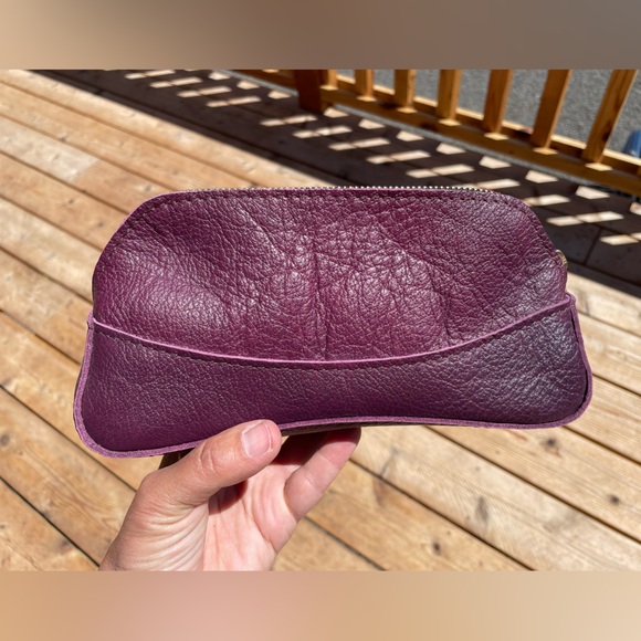 Portland Leather plum artisan Bag with Textured Finish - Picture 3 of 12